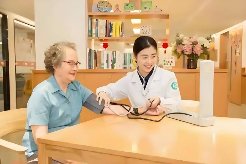 健康管理师的工作内容广泛,涵盖了预防保健、健康监测等多个领域。
